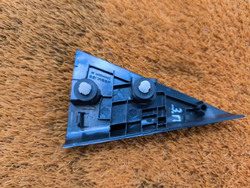 Уголок двери