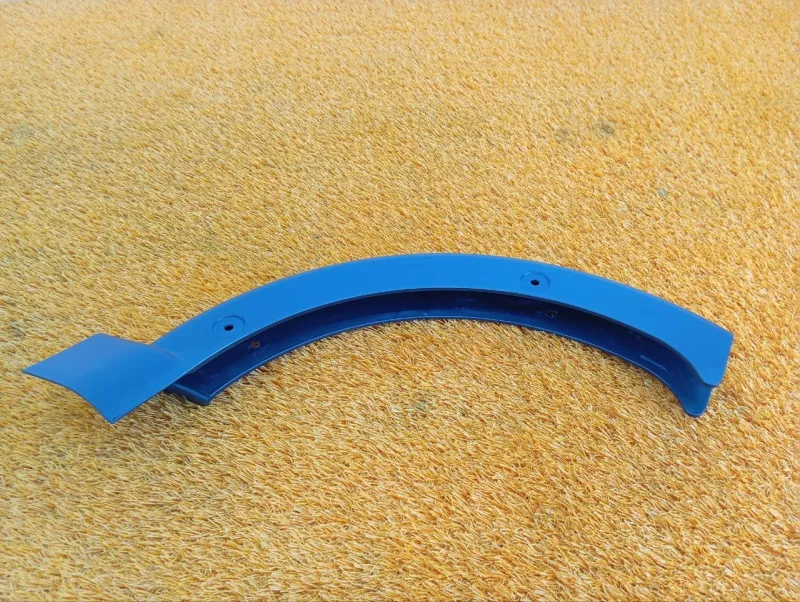 Накладка петли крышки багажника