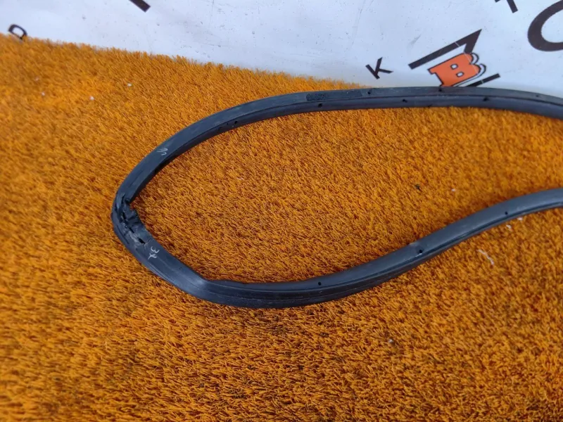 Уплотнитель двери