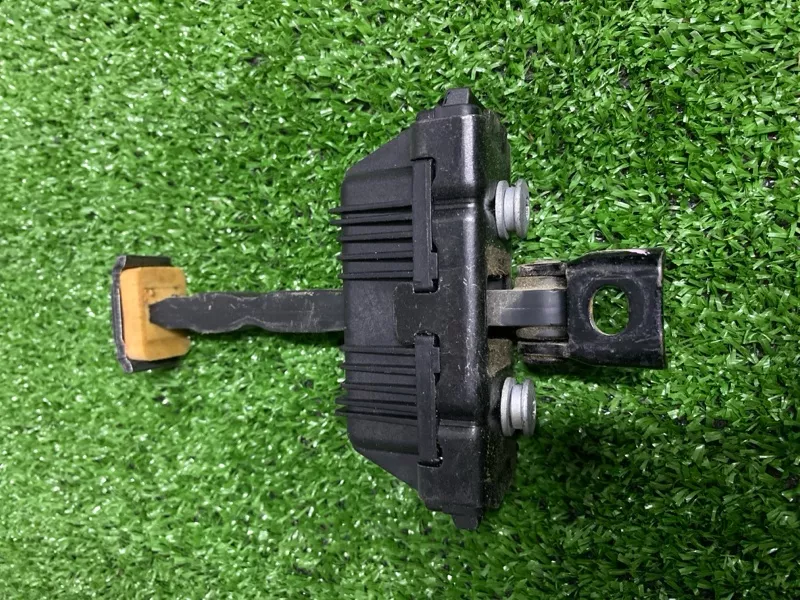 Ограничитель двери