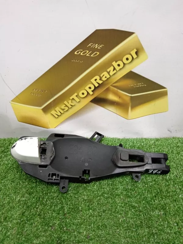 Кронштейн ручки двери