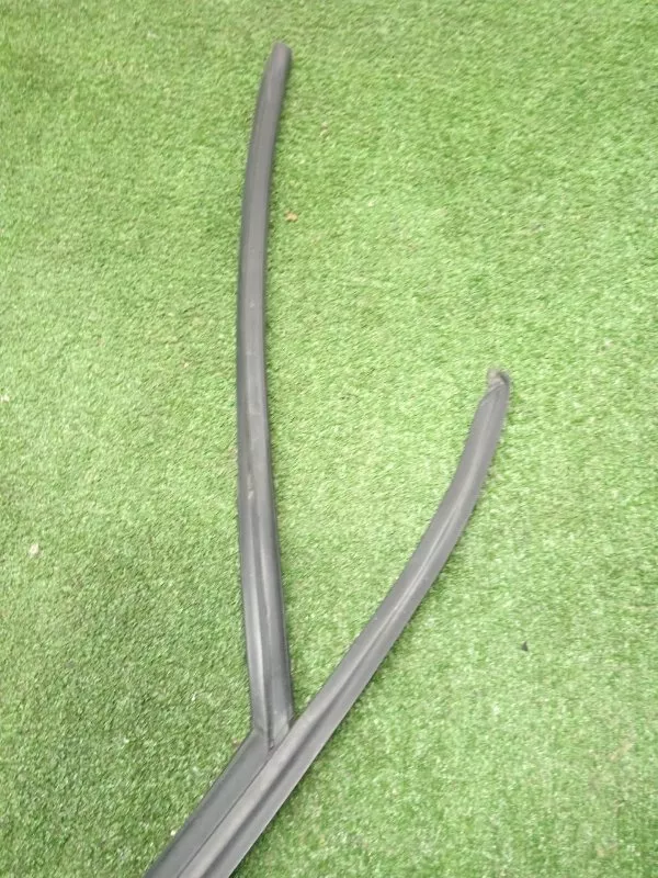 Уплотнитель стекла двери