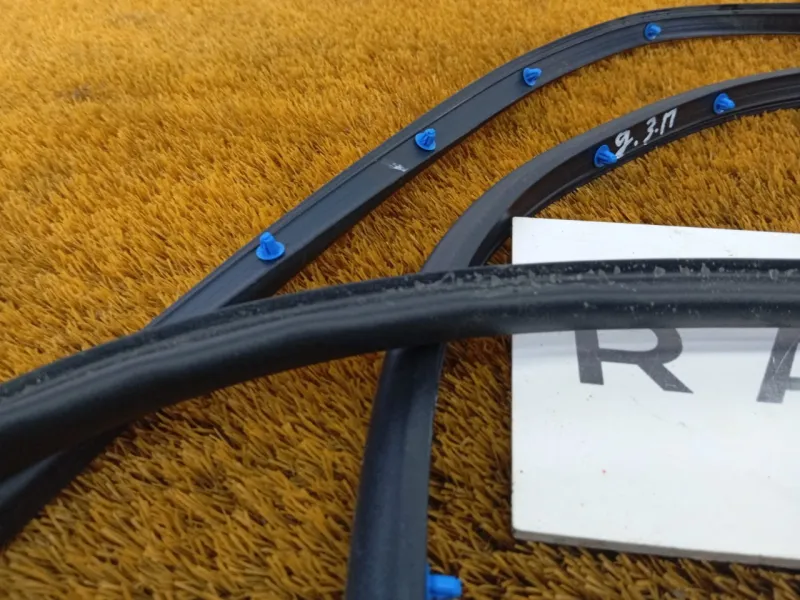 Уплотнитель двери