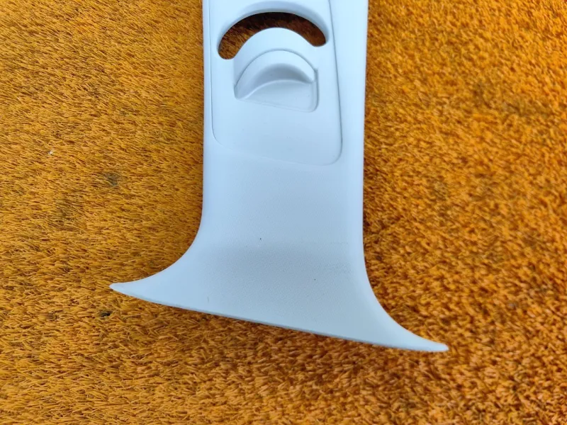 Обшивка центральной стойки