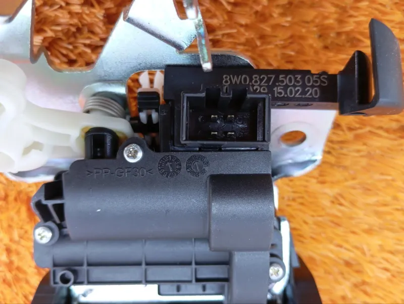 Замок багажника