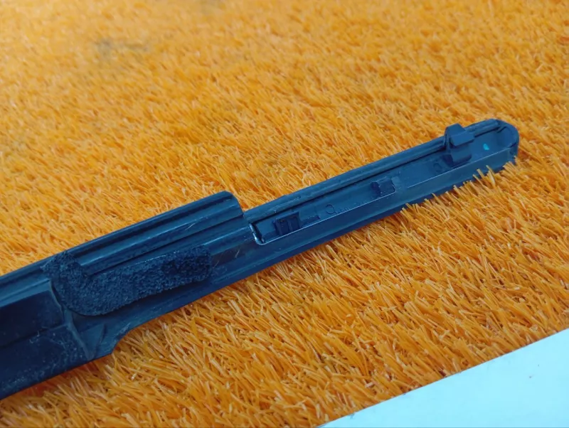 Уплотнитель стекла двери