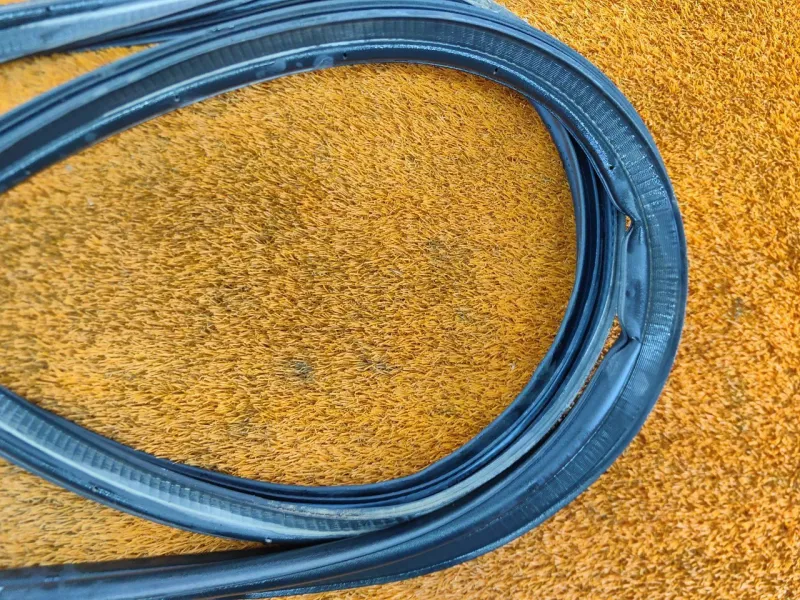 Уплотнитель багажника