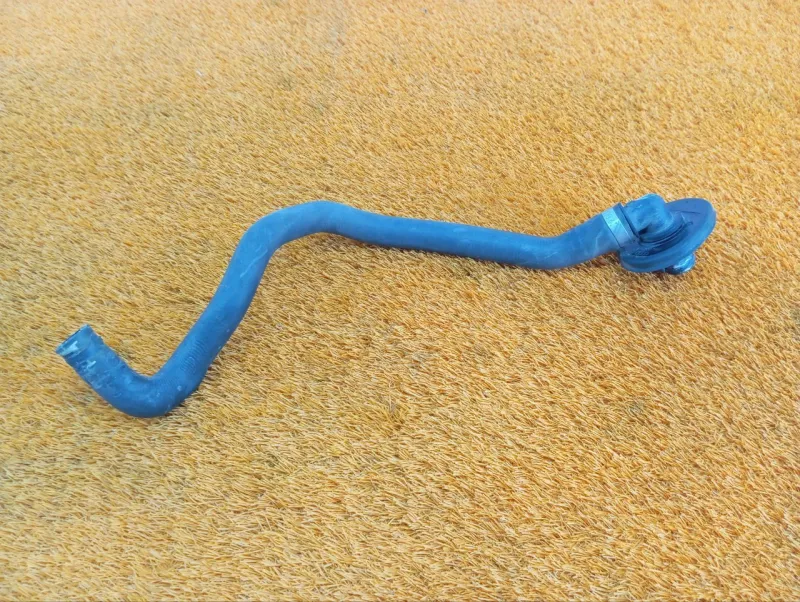 Патрубок системы охлаждения