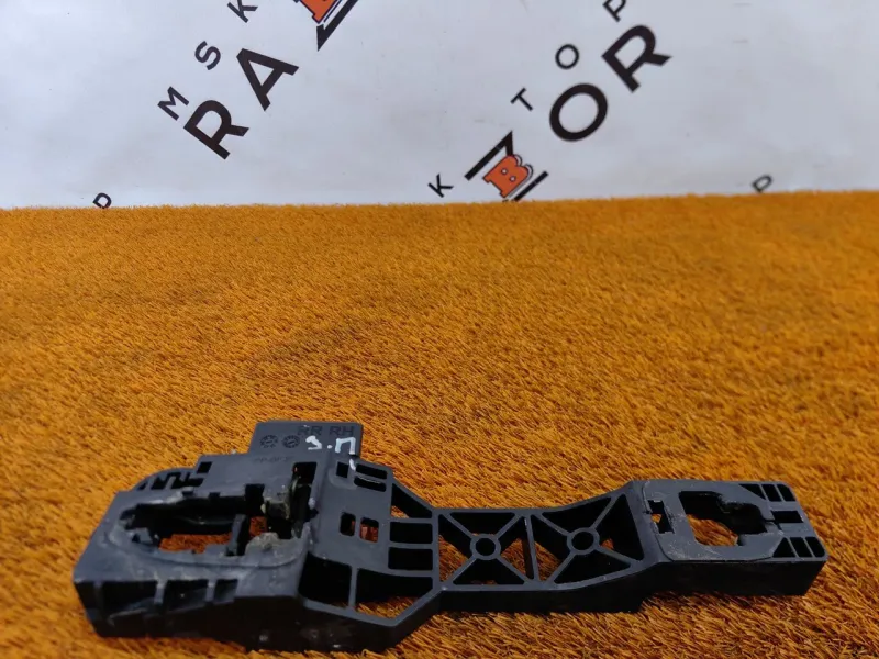 Кронштейн ручки двери