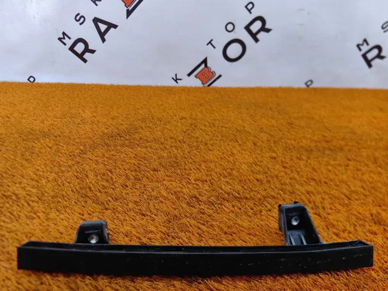 Направляющая стекла двери