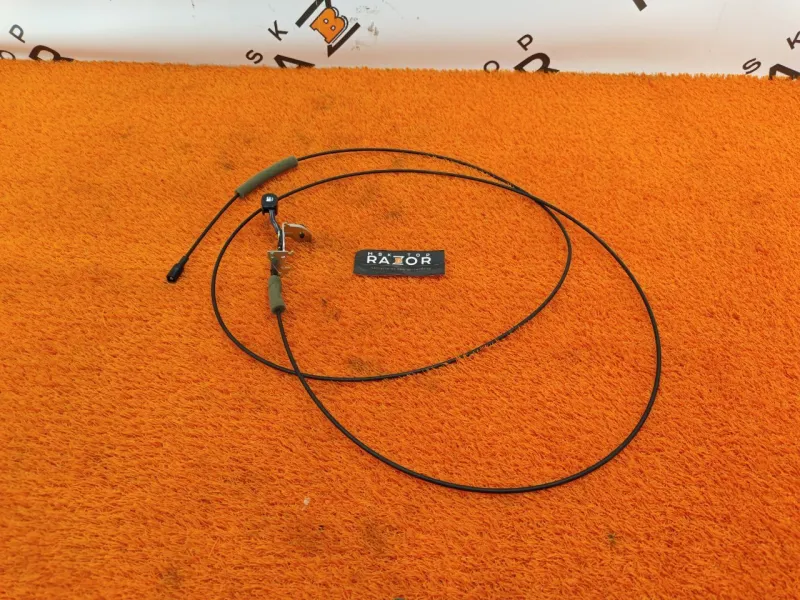 Трос лючка топливного бака