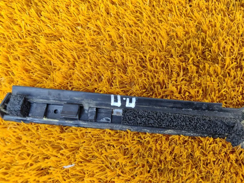 Уплотнитель стекла двери