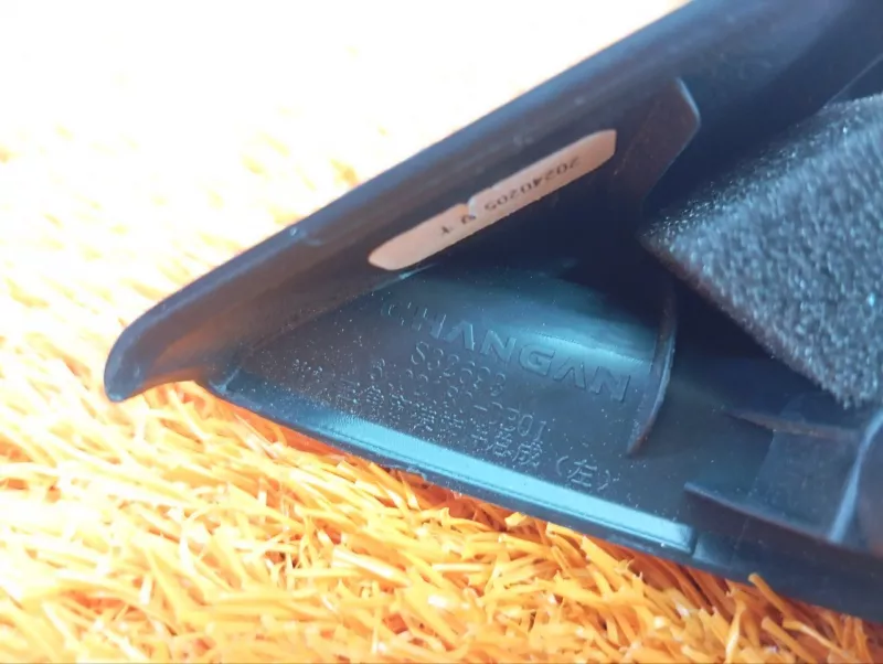 Накладка крепления зеркала