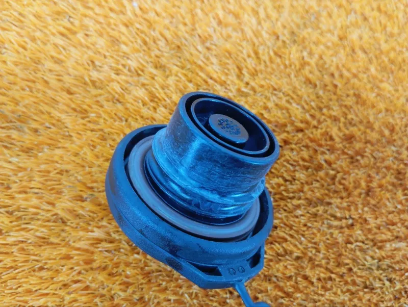 Лючок Бензобака