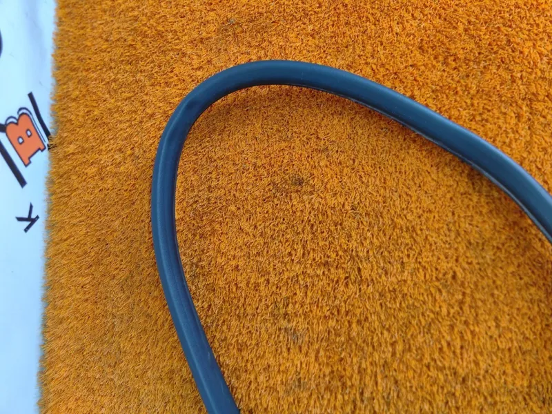 Уплотнитель проема двери