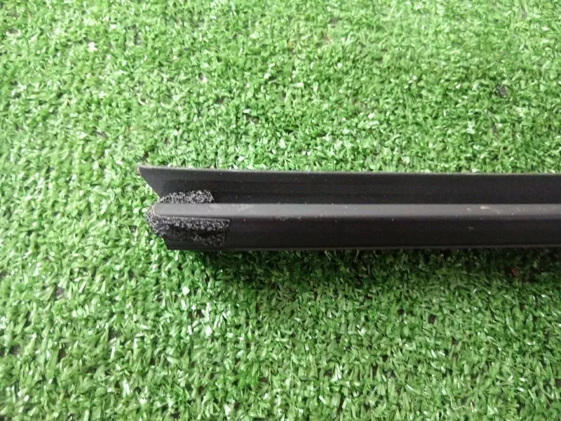 Уплотнитель стекла двери