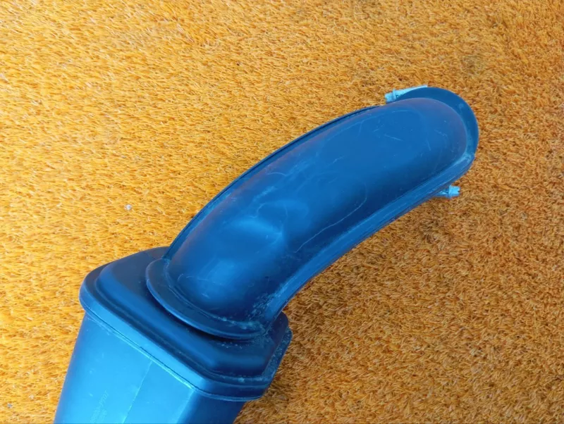 Патрубок воздушного фильтра