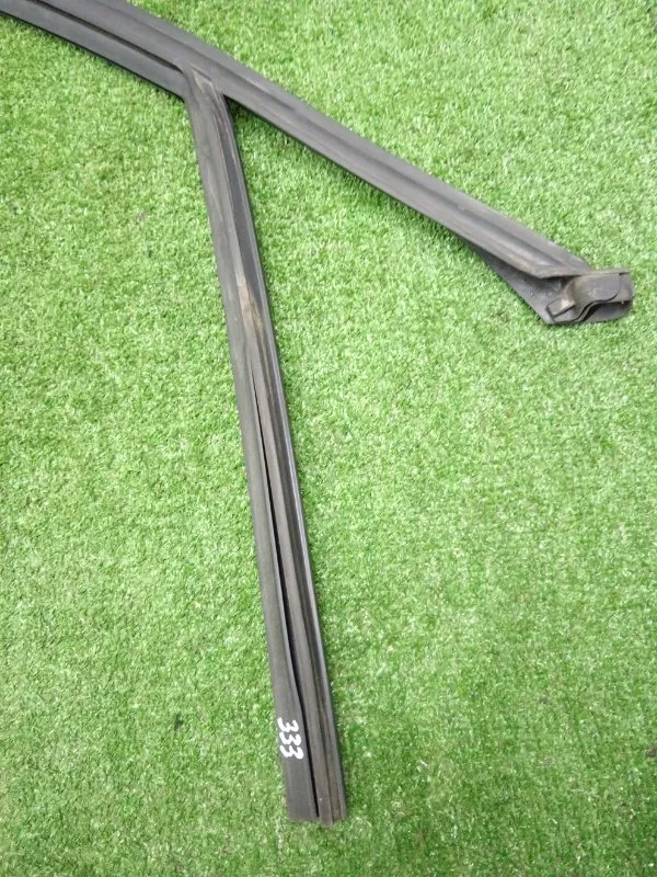 Уплотнитель стекла двери