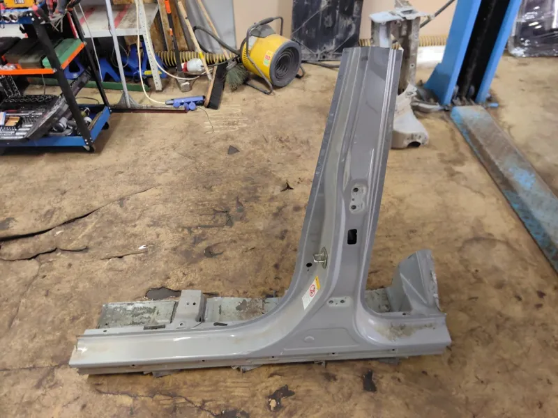 Порог с центральной стойкой