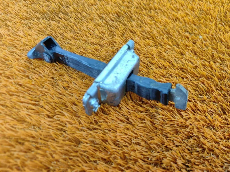 Ограничитель двери