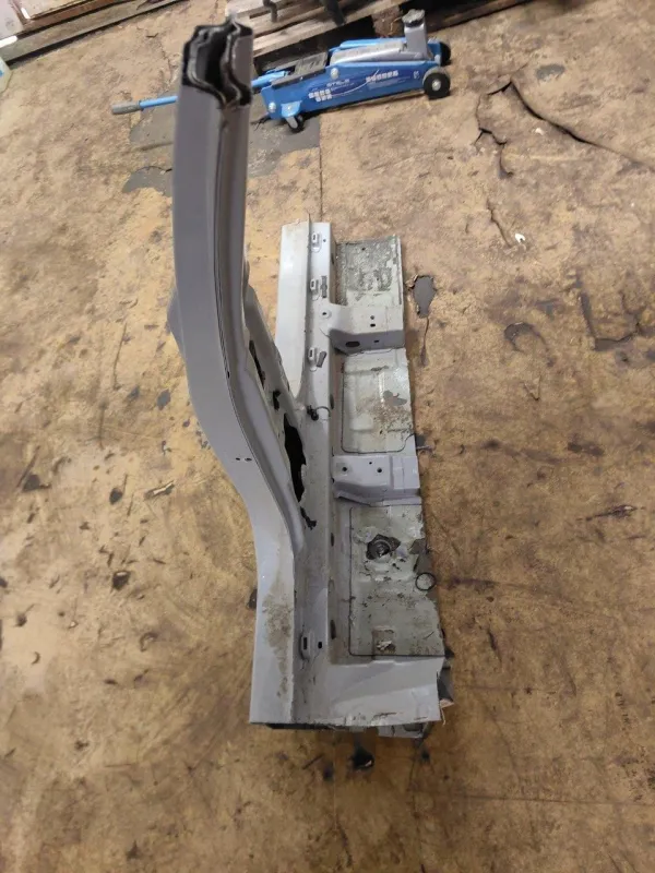 Порог с центральной стойкой