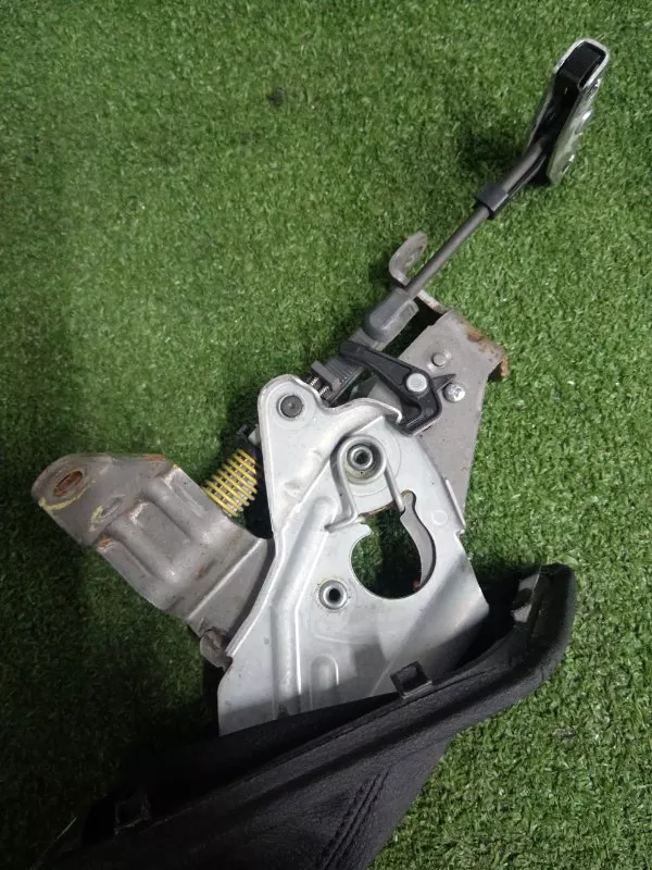 Рычаг стояночного тормоза