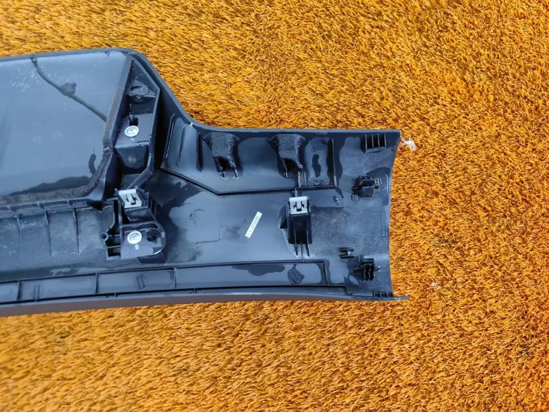 Обшивка двери багажника