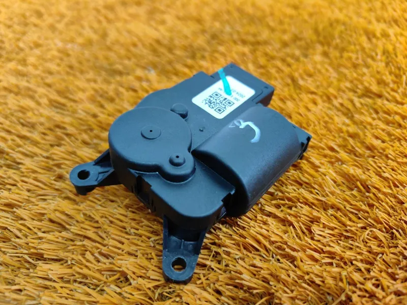 Сервопривод заслонок печки