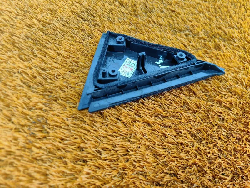 Уголок двери