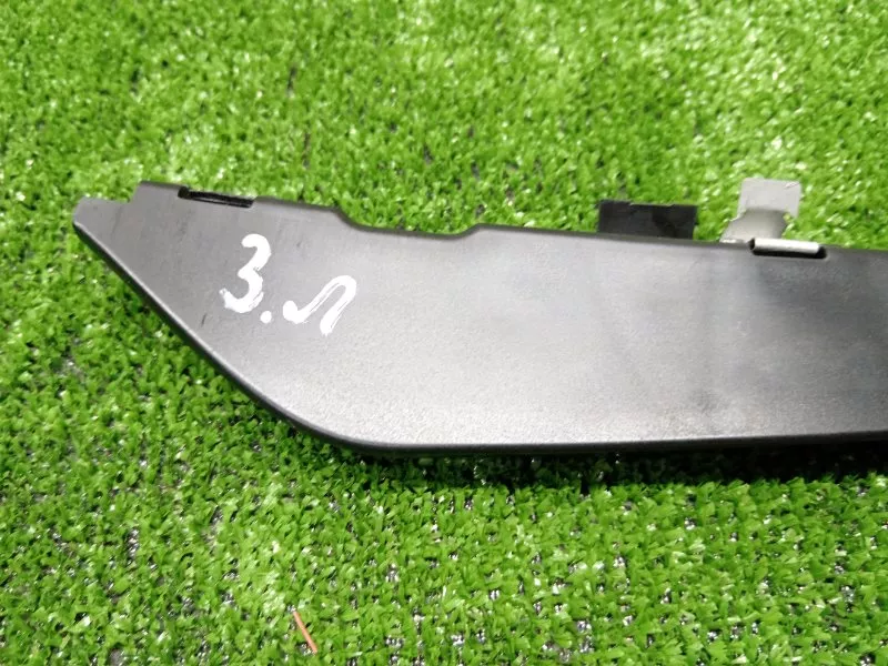 Кронштейн уплотнителя двери