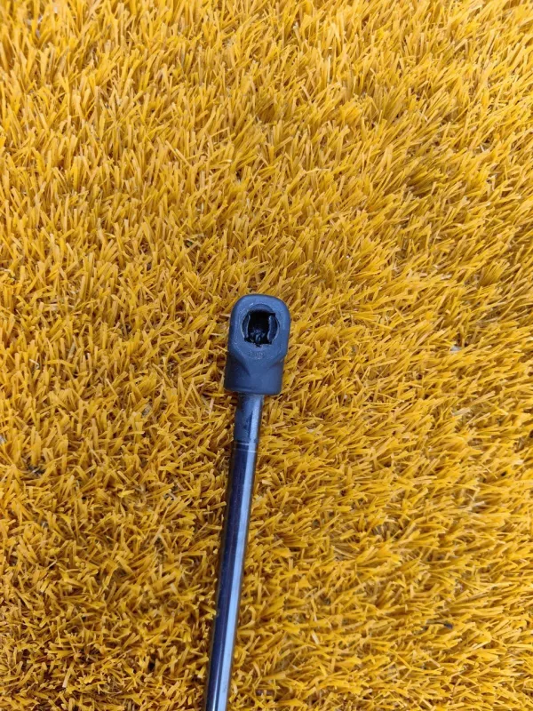 Амортизатор крышки багажника