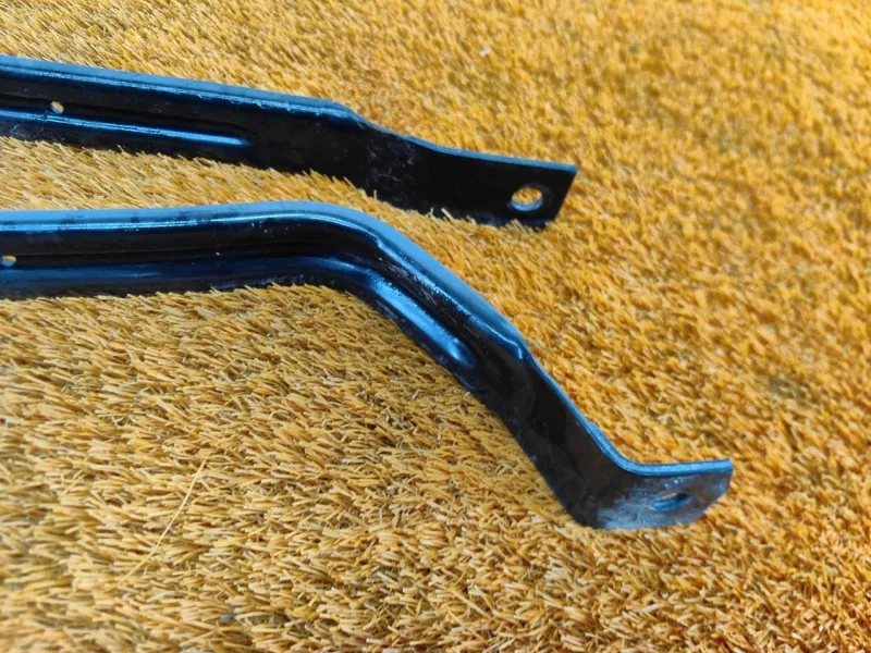 Крепление топливного бака (Кронштейн топливного бака)