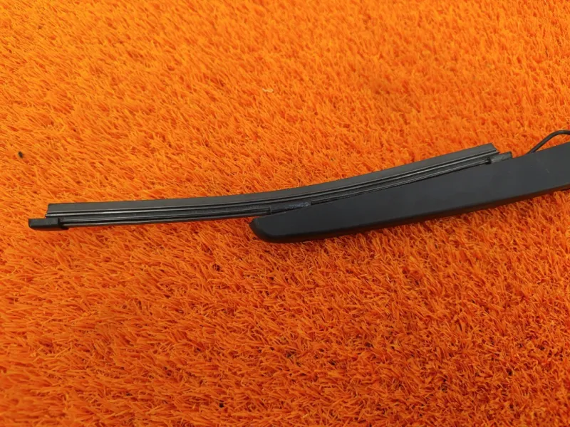 поводок стеклоочистителя