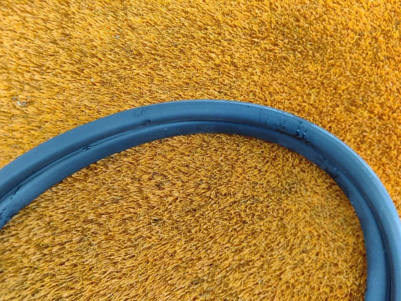 Уплотнитель багажника