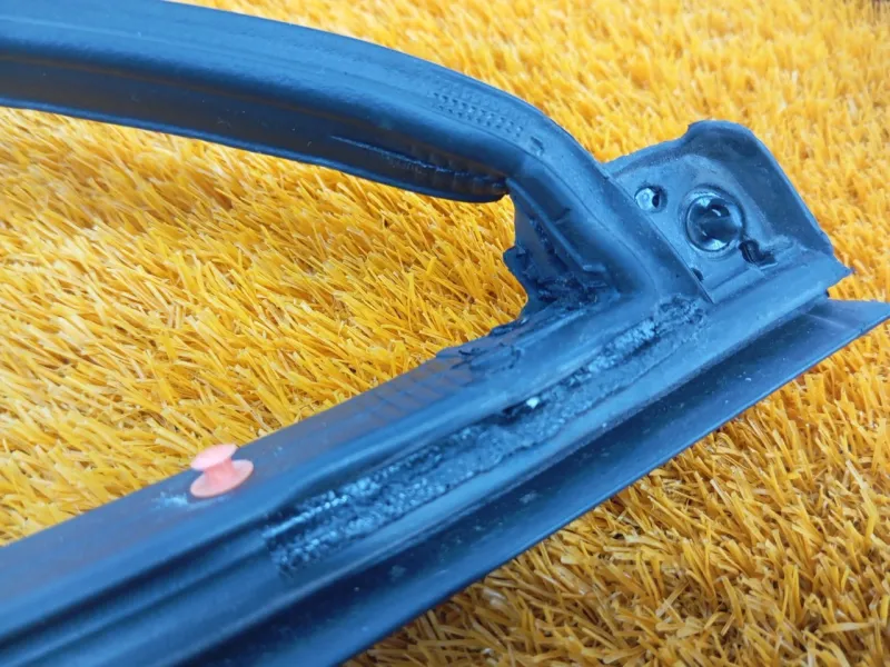 Уплотнитель двери