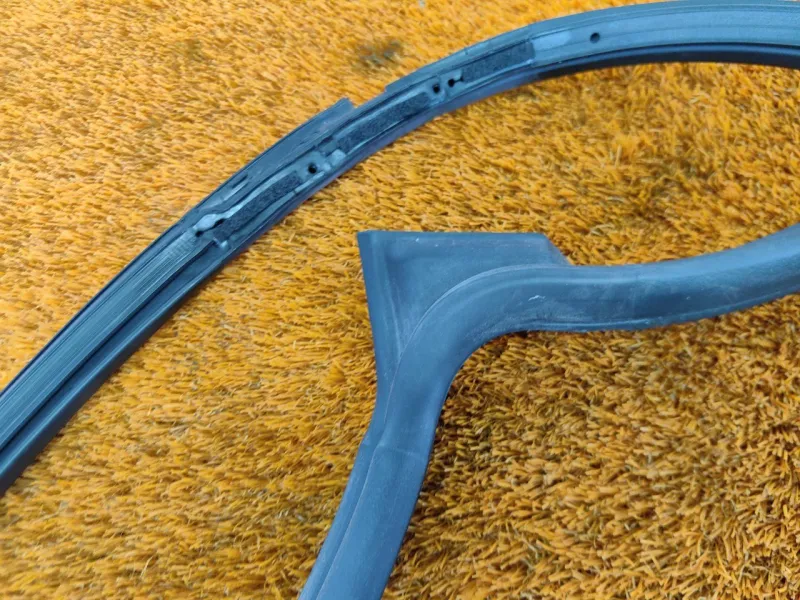 Уплотнитель двери