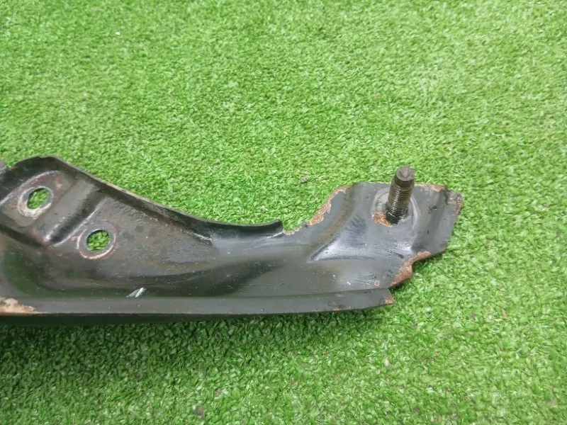 Крепление глушителя