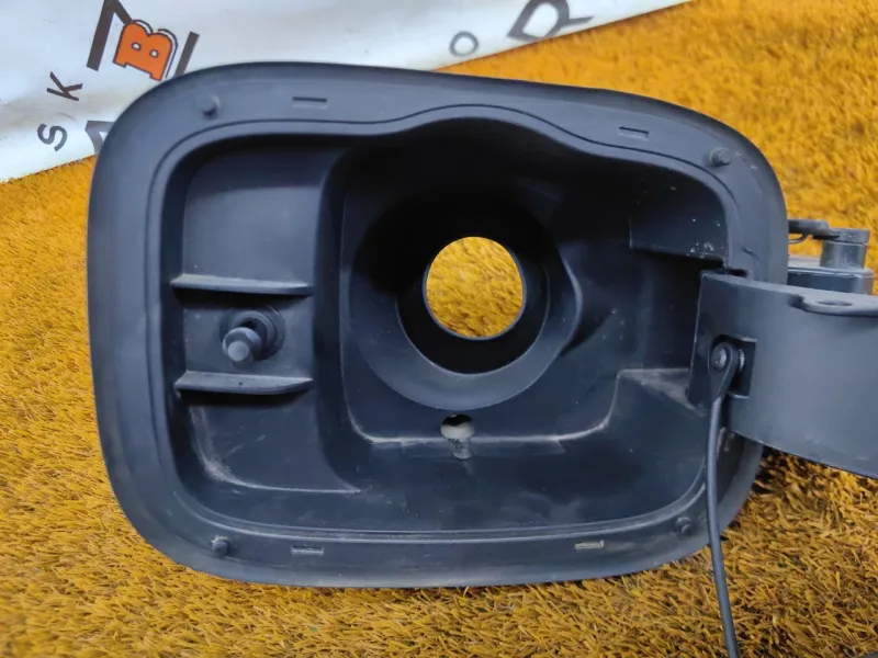 Лючок Бензобака