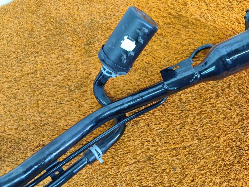 Горловина топливного бака