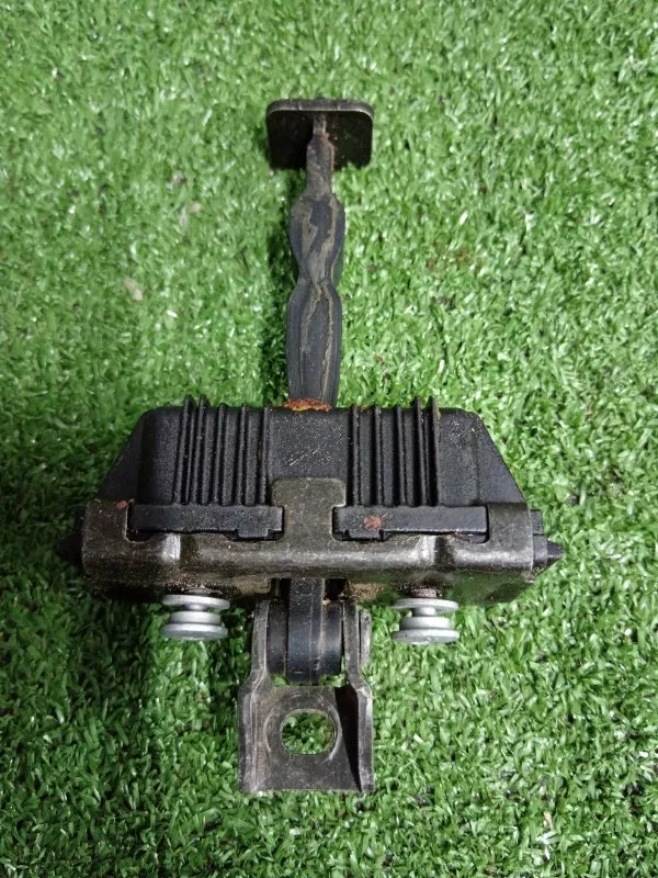 Ограничитель двери