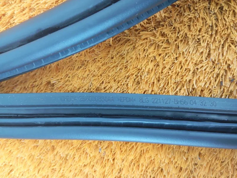 Уплотнитель багажника