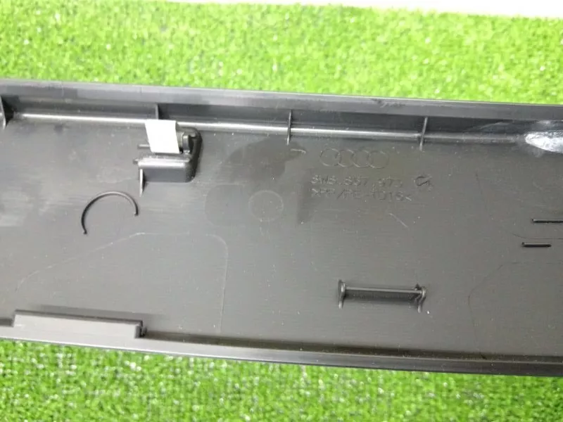 Обшивка двери багажника