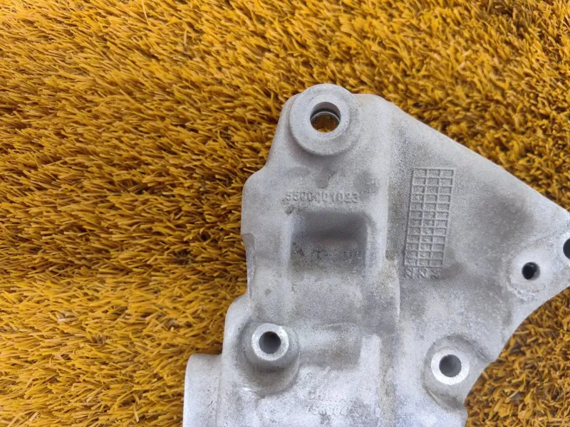 Кронштейн генератора