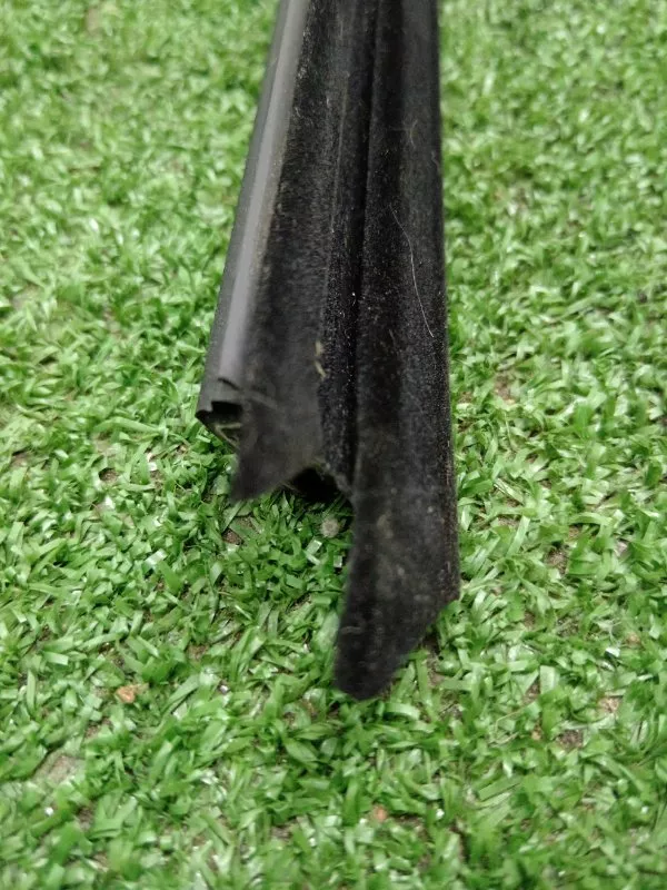 Уплотнитель стекла двери