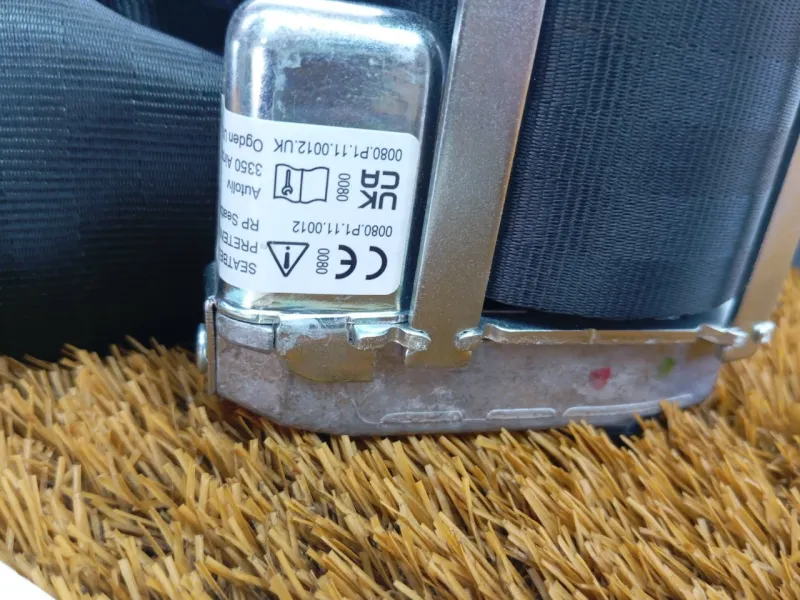 Ремень безопасности