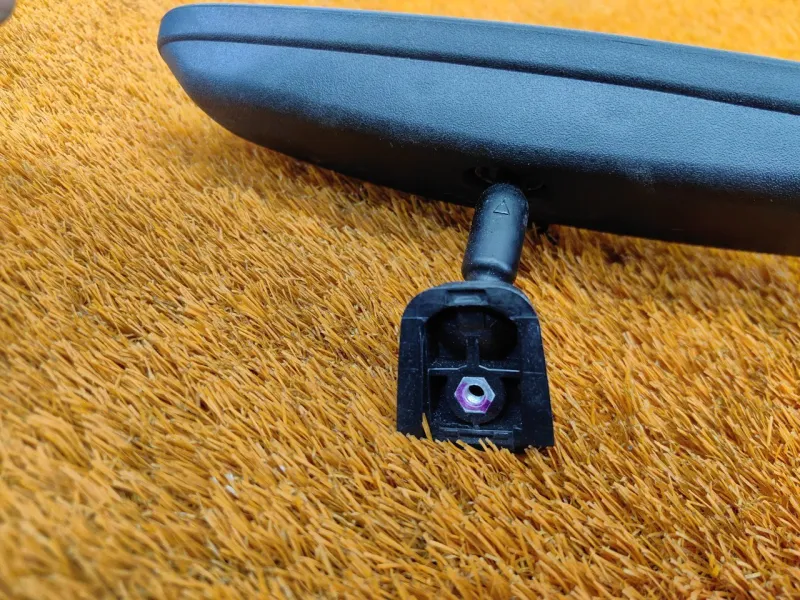 Зеркало заднего вида