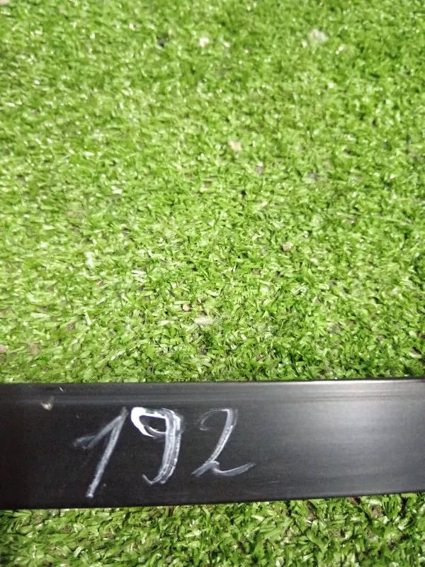 Направляющая стекла двери