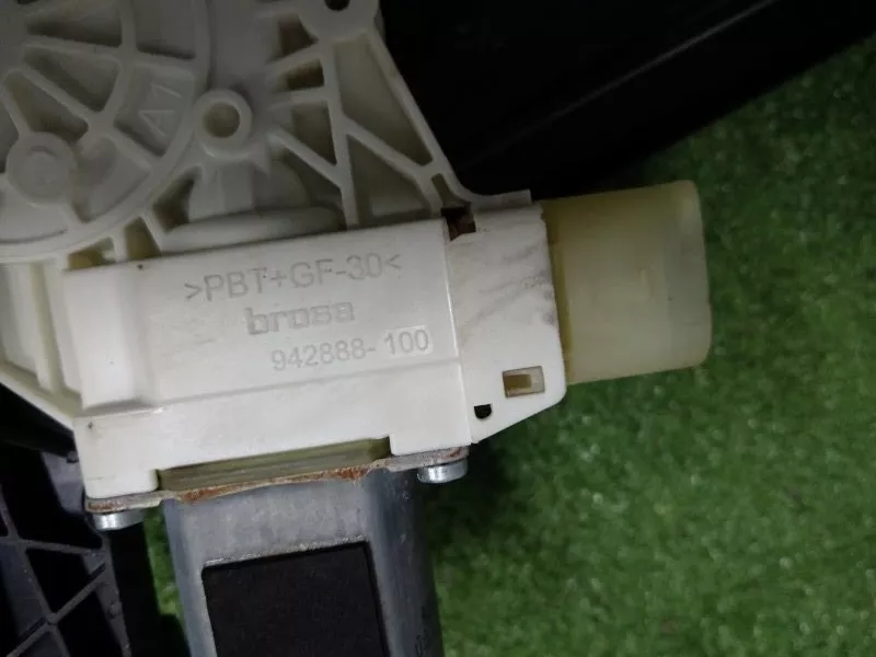 Стеклоподъемник BMW 5-Series 2011 942888100 F10, задний левый