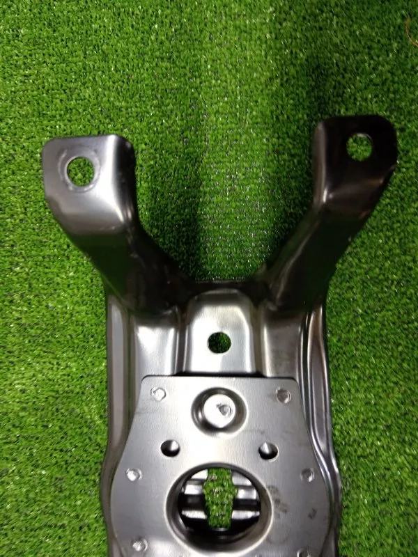 Крепление запасного колеса