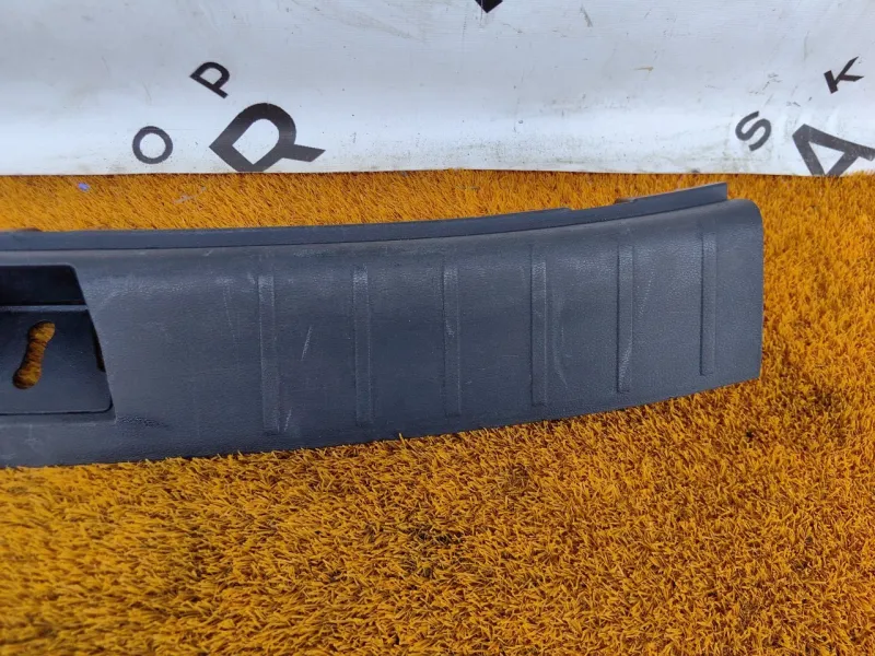 Накладка замка багажника